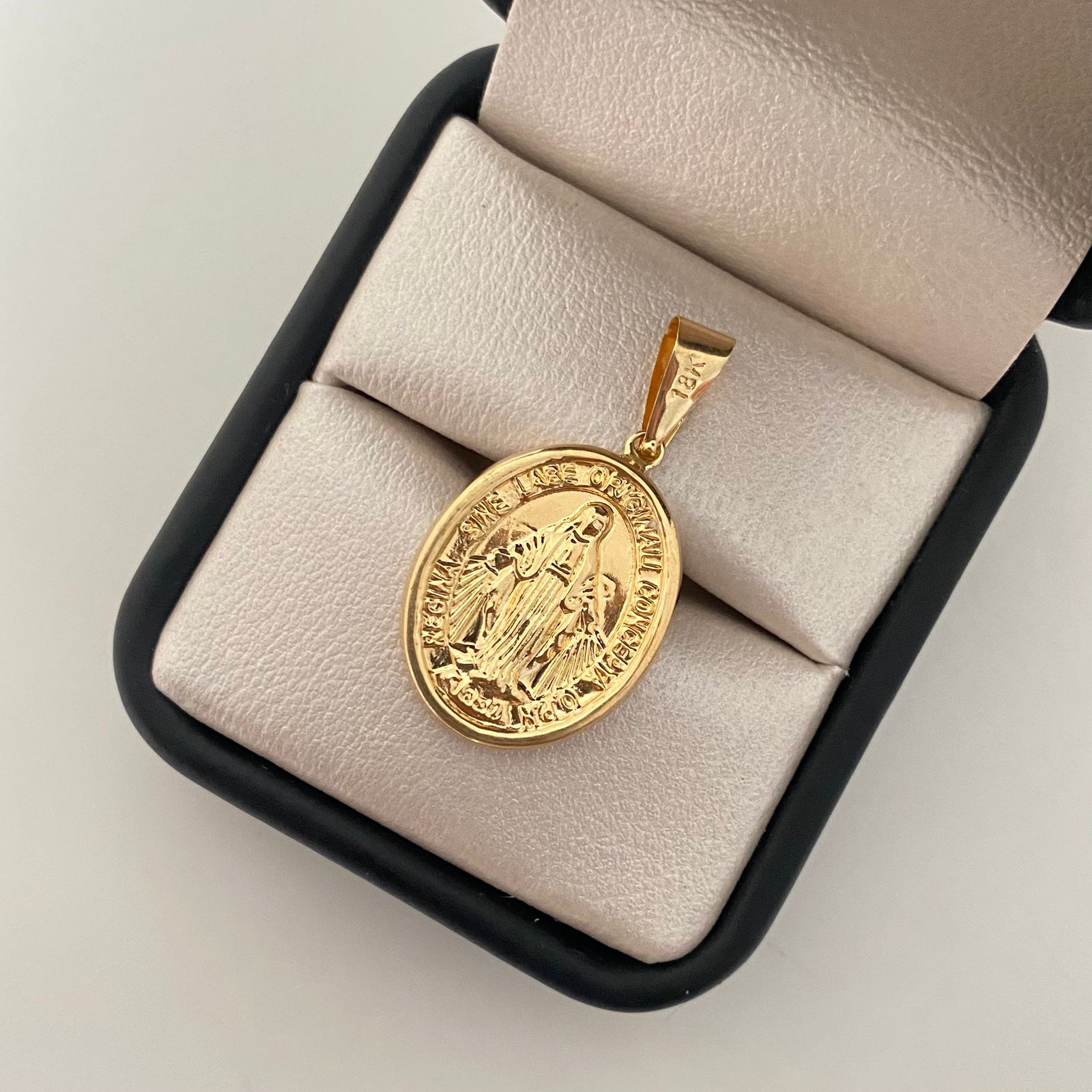 Dije virgen milagrosa Oro amarillo 18k 2,0 Gr / 3,2 Cm