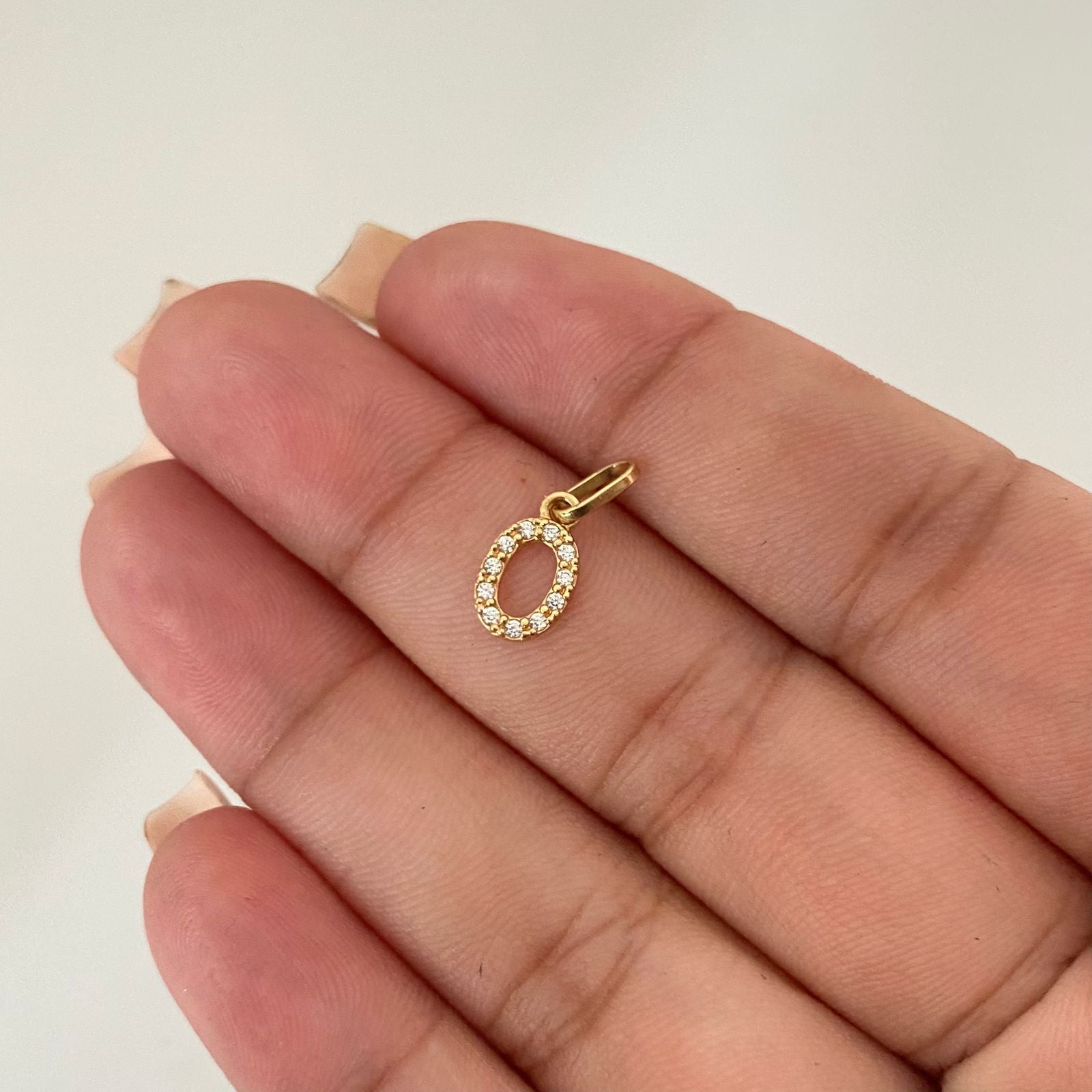 Dije letra O casting Oro amarillo 18k 0,45 Gr / 1,5 Cm