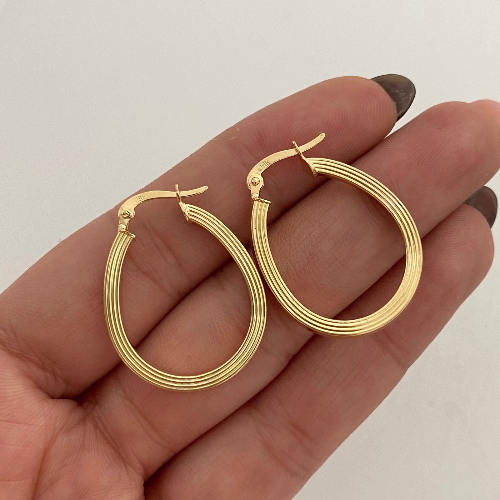 Candonga Ovalada Rayada Oro amarillo 18k 2,55 Gr / 3,9 Cm