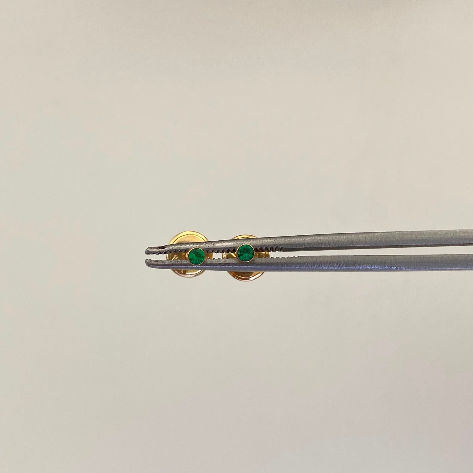 Topos Circon verde Oro amarillo 18k 0,35 Gr / 2,7 mm