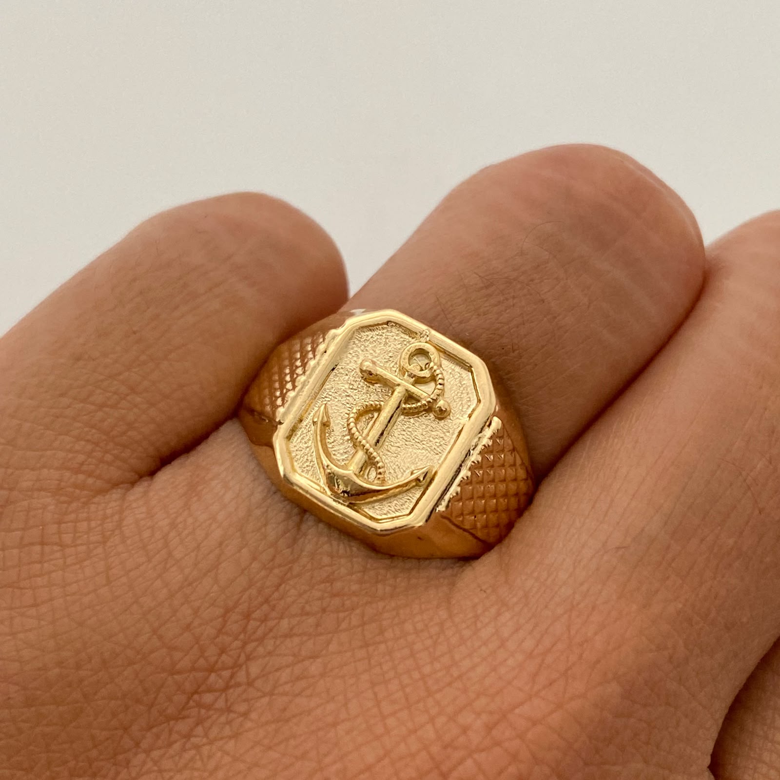 Anillo Troquel Ancla Oro amarillo 18k / Talla 9 1/4 / 3,25 Gr / 4,2 mm