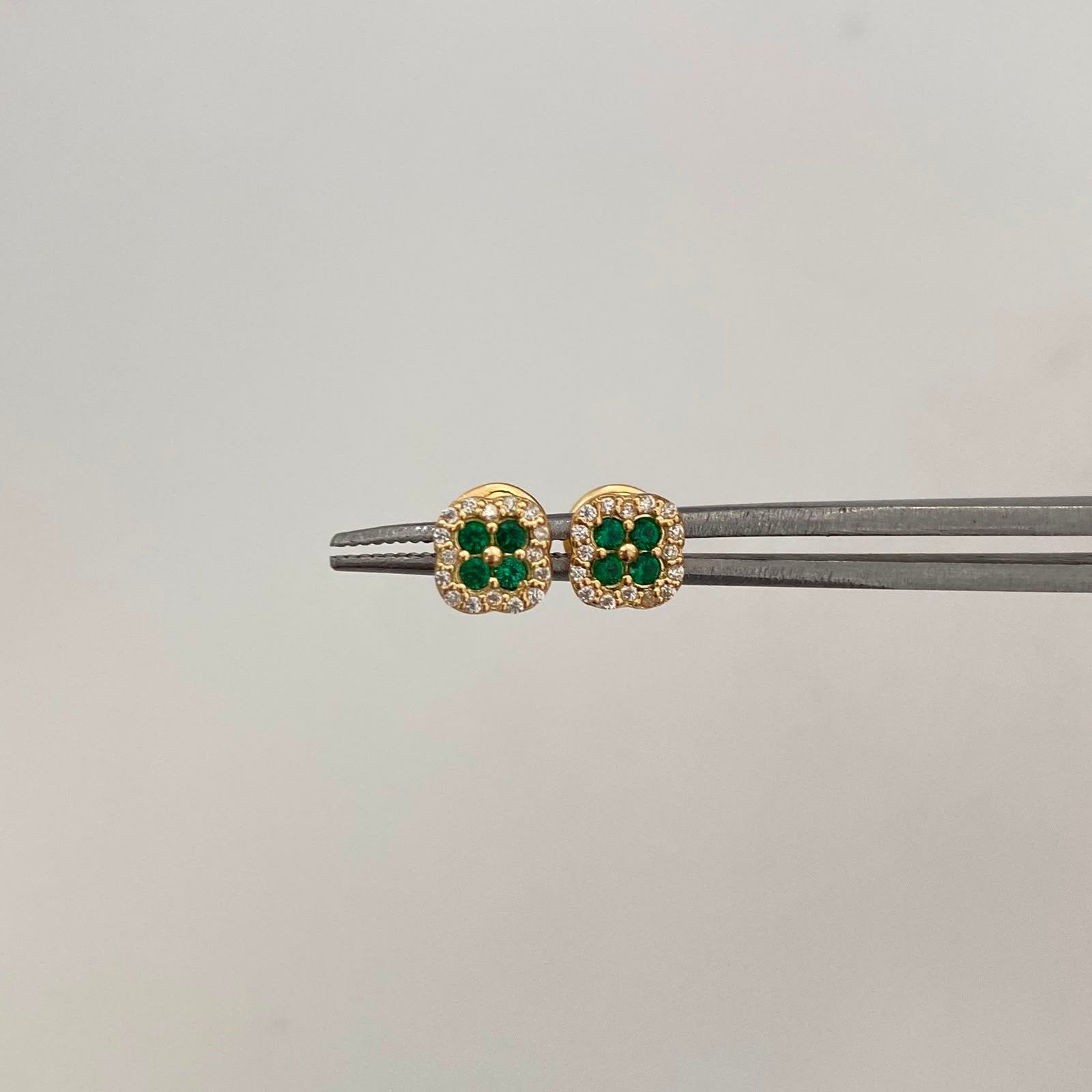 Topos Trebol Casting Verde Oro amarillo 18k 0,9 Gr / 5,6 mm