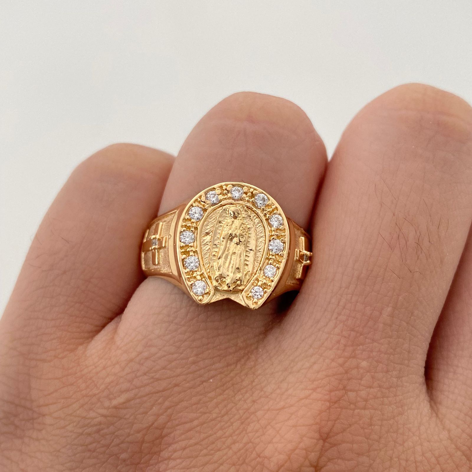 Anillo Herradura con virgen de guadalupe Oro amarillo 18k / Talla 10 1/2 / 6,6 Gr / 6,6 mm