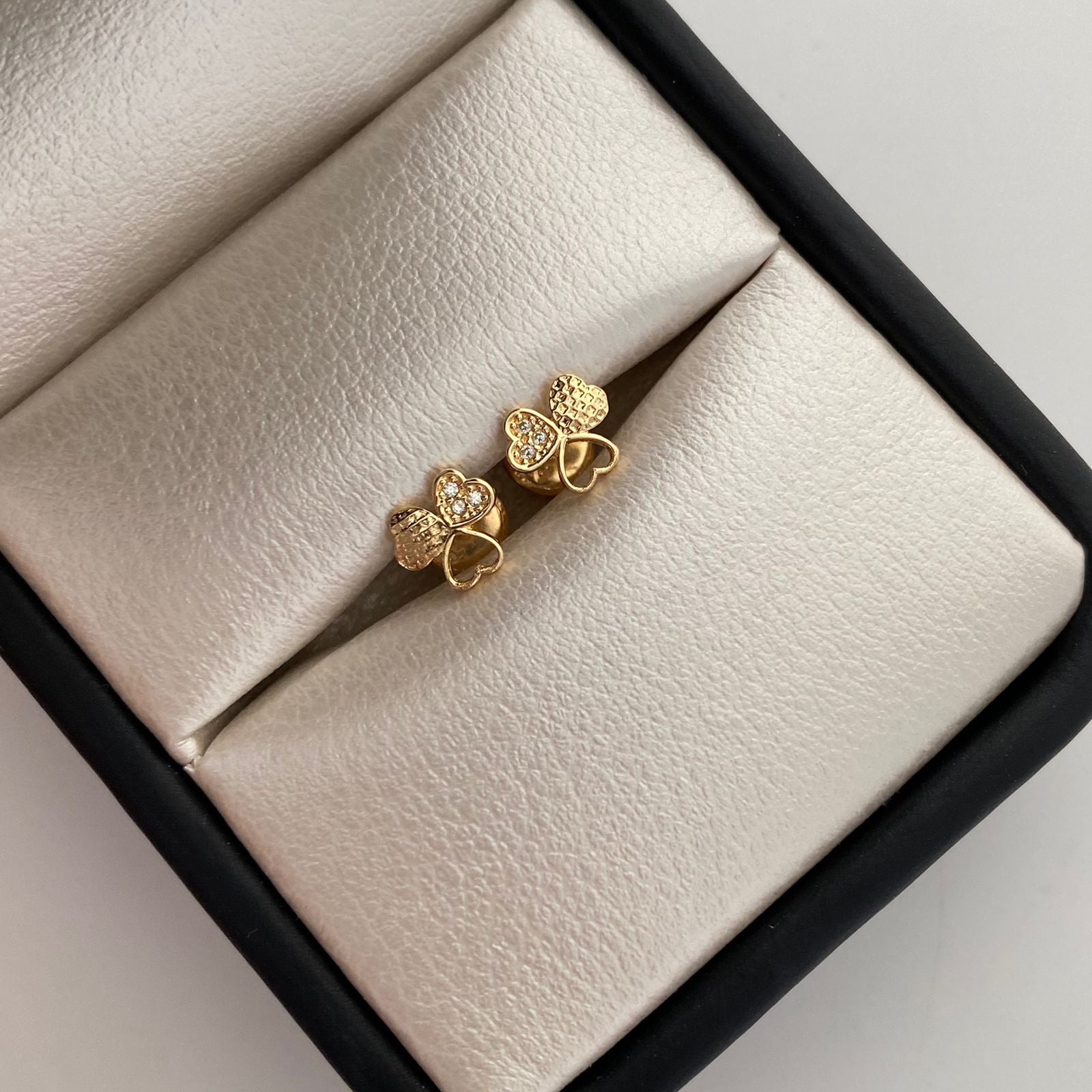Topos Trebol Silueta Oro amarillo 18k 0,75 Gr / 6,4 mm