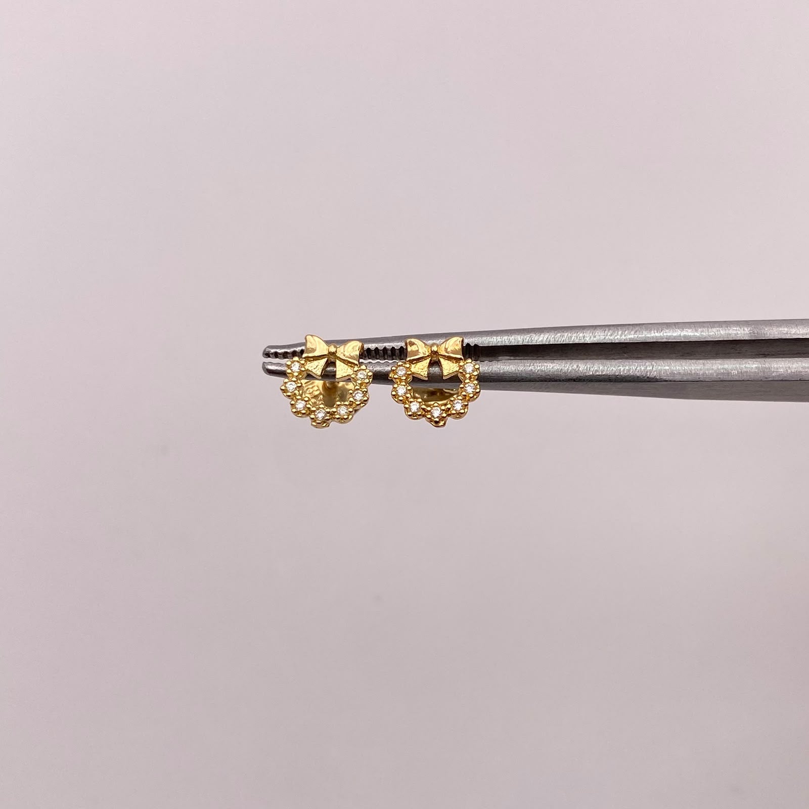 Topos Circulo circones blanco y moño Oro amarillo 18k 0,8 Gr / 6,4 mm